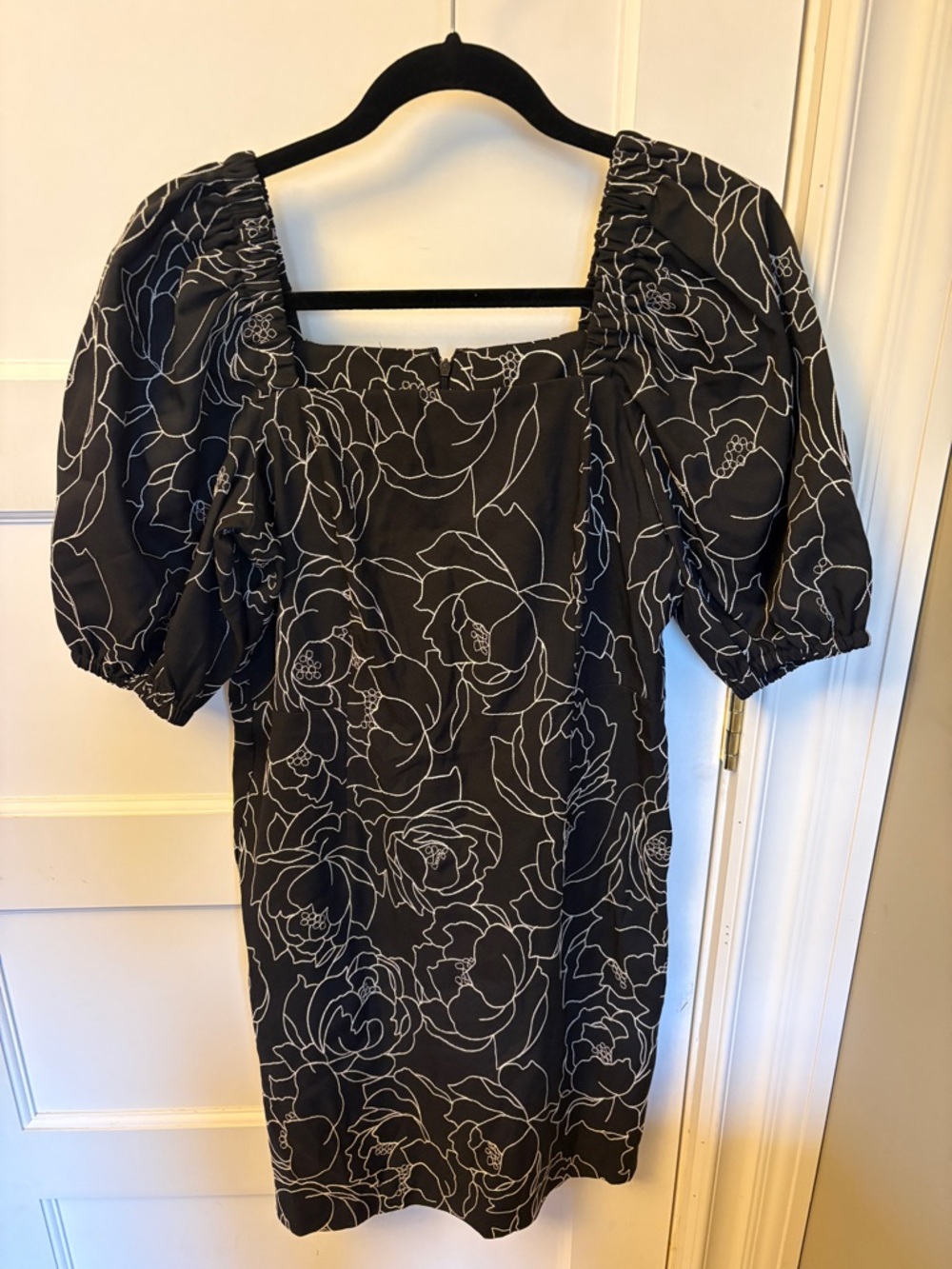 Black embroidered Floral Puff-Sleeve Square-Neck Women’s dress